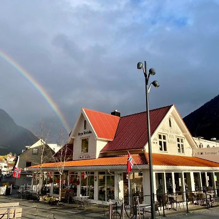 Stryn Kaffebar & Vertshus Zewnętrze zdjęcie