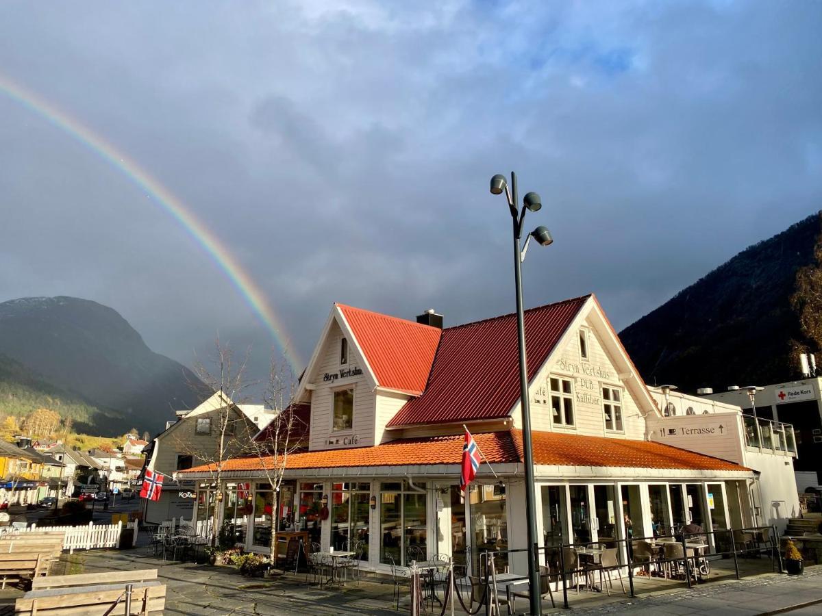Stryn Kaffebar & Vertshus Zewnętrze zdjęcie