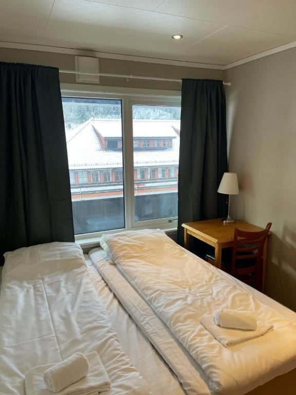 Stryn Kaffebar & Vertshus Zewnętrze zdjęcie