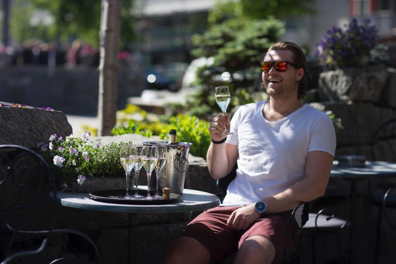 Stryn Kaffebar & Vertshus Zewnętrze zdjęcie