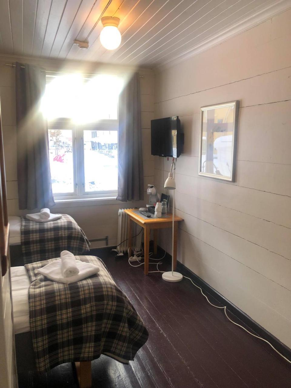 Stryn Kaffebar & Vertshus Zewnętrze zdjęcie