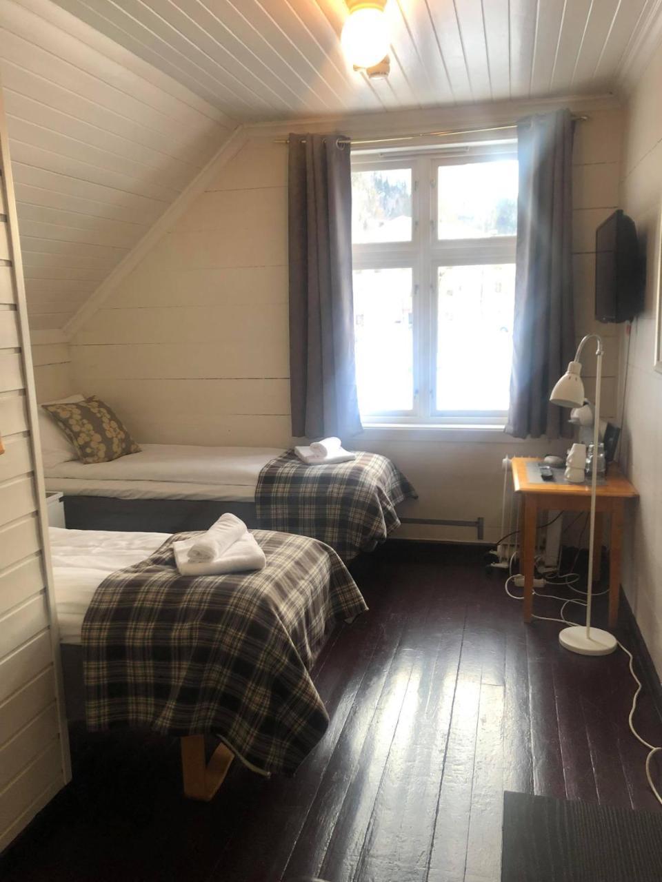 Stryn Kaffebar & Vertshus Zewnętrze zdjęcie