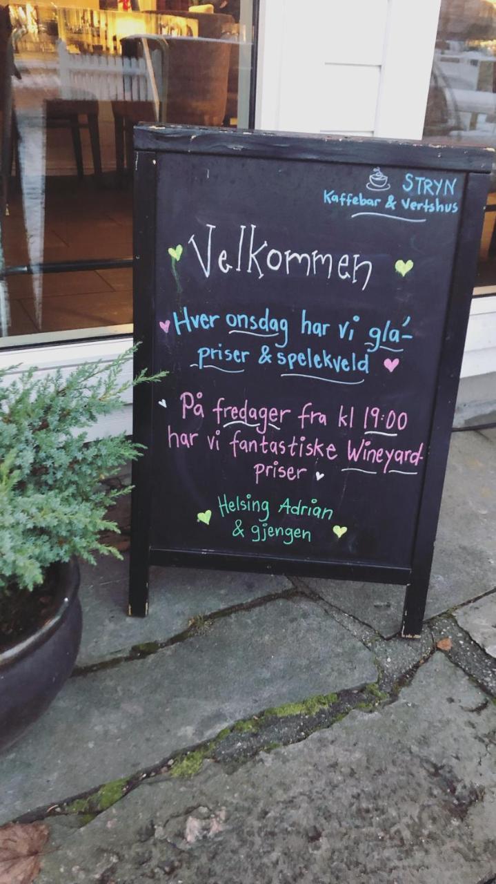 Stryn Kaffebar & Vertshus Zewnętrze zdjęcie