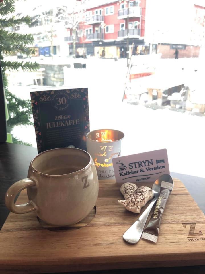 Stryn Kaffebar & Vertshus Zewnętrze zdjęcie